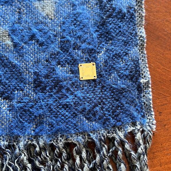 Liz Claiborne Blue Print Blanket Wrap Poncho Woman Warm Cozy Fringed - Picture 6 of 9